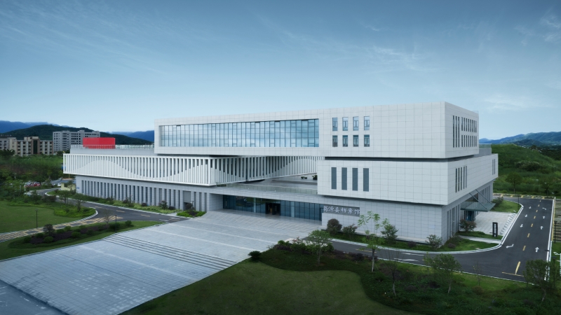 錯落的城市立方，共享的垂直疊院——翁源縣檔案館和行政服務(wù)中心項目