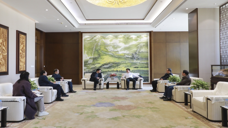 長沙市政府黨組成員、副市長覃佐彥一行調(diào)研中機國際